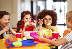 kids eating healthy lunch